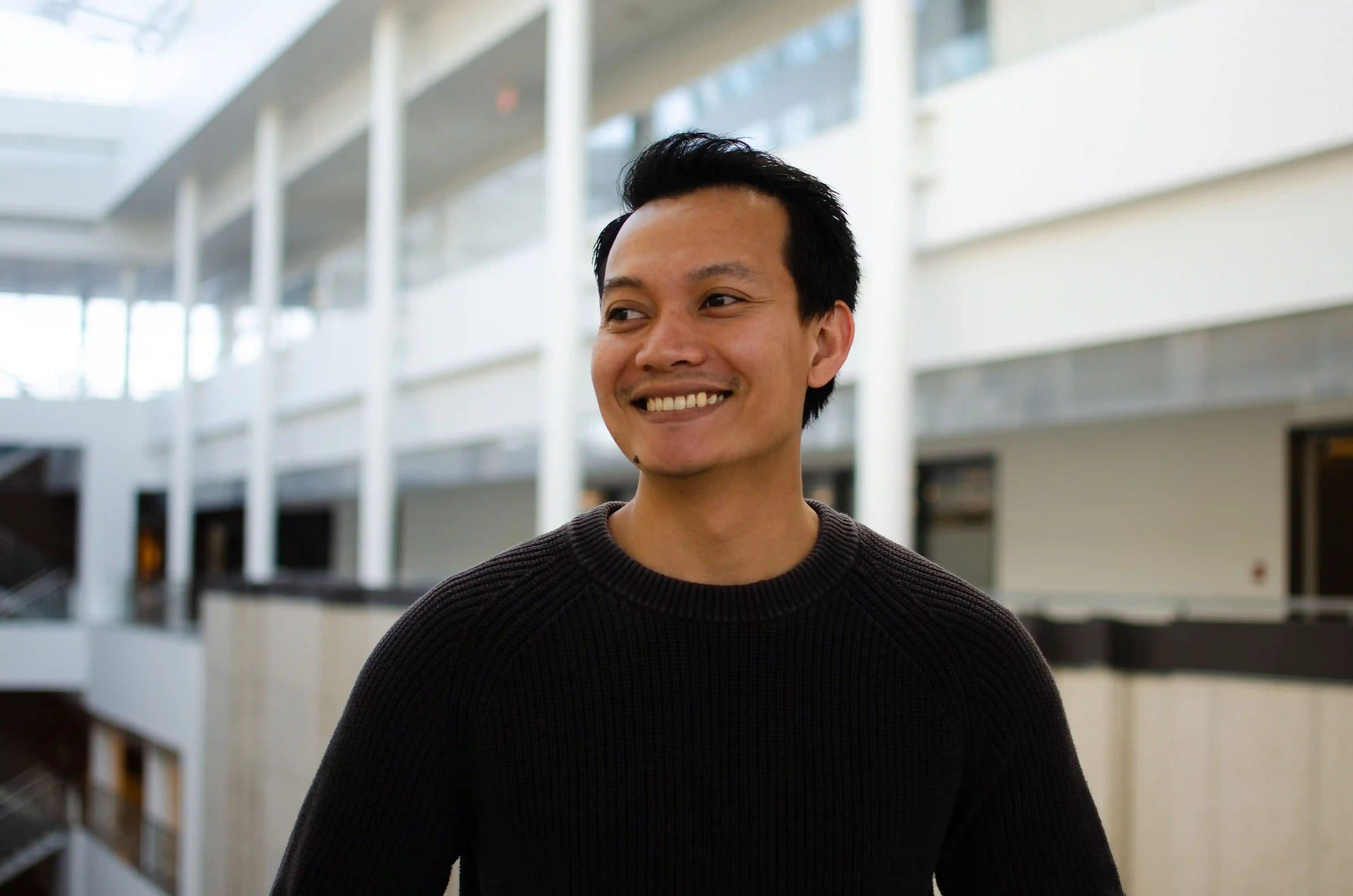 Picture of Sengthai Phoeng looking left